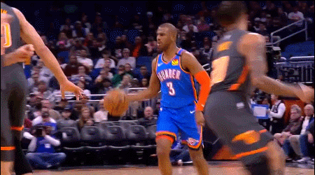 保罗秀操作切入篮下轻松打板打饭