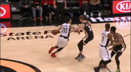 祖巴茨篮下挺空一跃霸气补扣