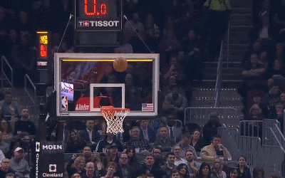 塞克斯顿中路切入接TT妙传扣篮