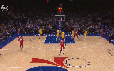 詹姆斯反击上篮打成2+1