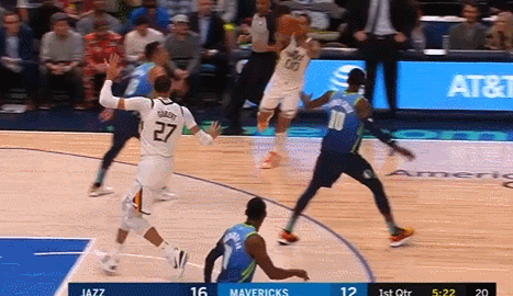 戈贝尔篮下打成2+1