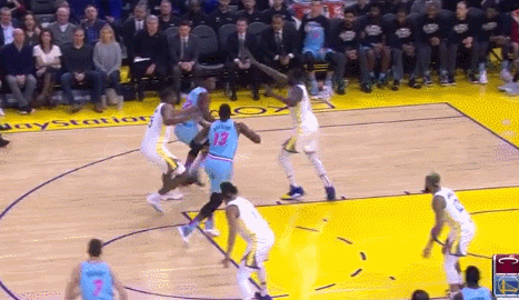 巴特勒助攻阿德巴约挂框暴扣