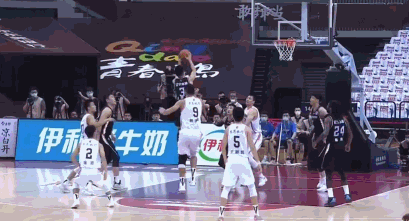 易建联受伤瞬间