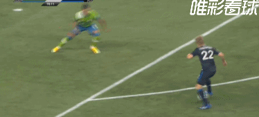 第70分钟，圣何塞地震球员突进禁区，脚踩防守球员，然后摔倒