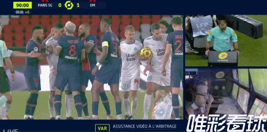 内马尔拍马赛球员后脑勺