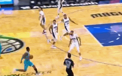 罗齐尔突破禁区直捣黄龙