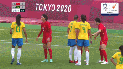 第31分钟，艾丽卡禁区内外脚背直接凌空弹射，皮球击中球门边网。