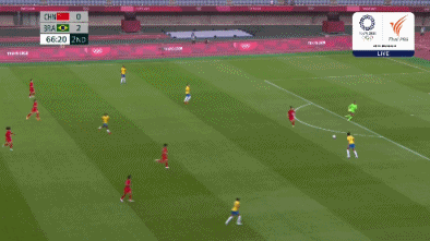 第67分钟，中国女足再次制造威胁，王霜斜塞球找到空当，张馨面对门将推射远角，皮球击中立柱弹出。