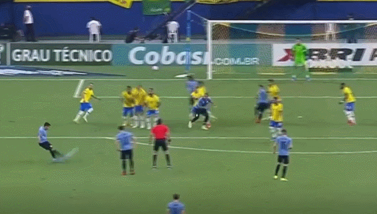 苏亚雷斯任意球直接破门