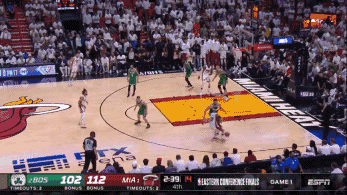 巴特勒低位单挑塔图姆 后仰跳投飘逸命中