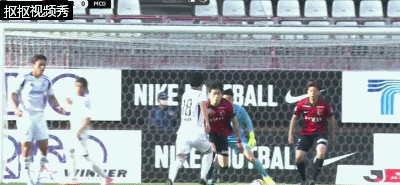 町田泽维亚下田北斗射门被守门员抱住