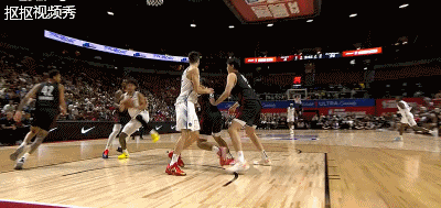 钉板大帽！这里是禁飞区！杨瀚森将勇士后卫上篮封盖