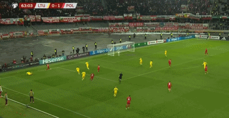莱万多夫斯基头球破门，波兰2-0立陶宛