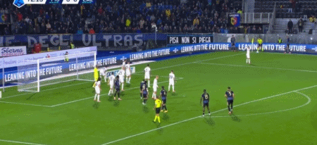 普罗韦德尔将球扑出