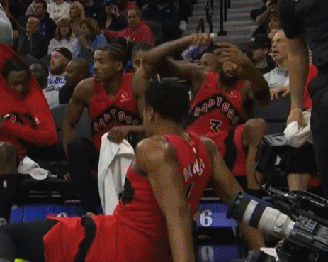 英格拉姆怒摔水瓶