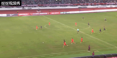 中国右中场徐彬半场终场前送大礼韩国获单刀，李昊神勇发挥拒绝半场结束前被破门