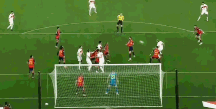 居莱尔禁区内抢点破门，西班牙1-1土耳其