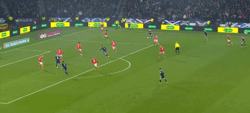 麦克托米奈倒钩破门，苏格兰1-0丹麦