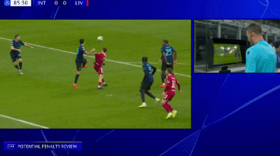 巴斯托尼禁区内拉倒维尔茨