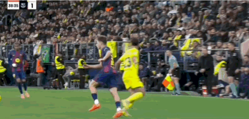 雷纳托·韦加身后飞铲亚马尔被红牌驱逐，比利亚雷亚尔十人作战