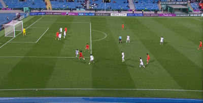 第25分钟杨希凌空抽射将球打高