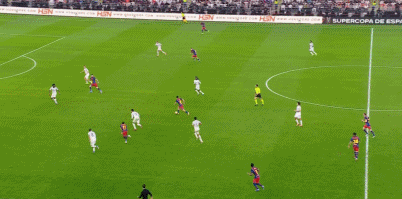 莱万多夫斯基挑射破门，巴萨2-1皇马