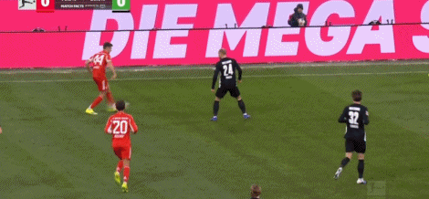 迪亚斯传中，菲舍尔自摆乌龙，拜仁1-0沃尔夫斯堡