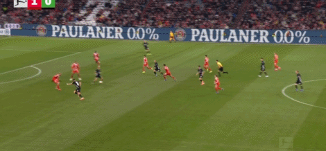 马耶尔送出精准直塞，佩契诺维奇单刀破门扳平比分，拜仁1-1沃尔夫斯堡