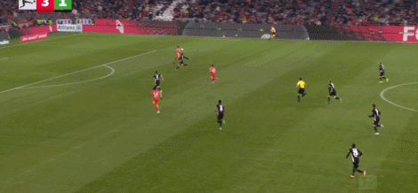 奥利塞突破传球造成延茨自摆乌龙，拜仁4-1沃尔夫斯堡