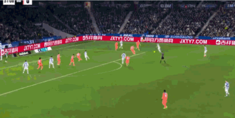 格德斯助攻奥亚尔萨瓦尔凌空抽射破门，皇家社会1-0巴塞罗那