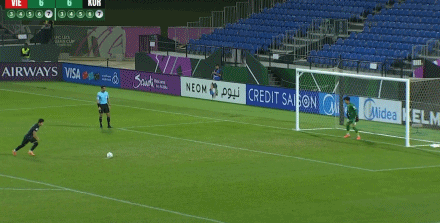 裴炫瑞主罚点球被扑