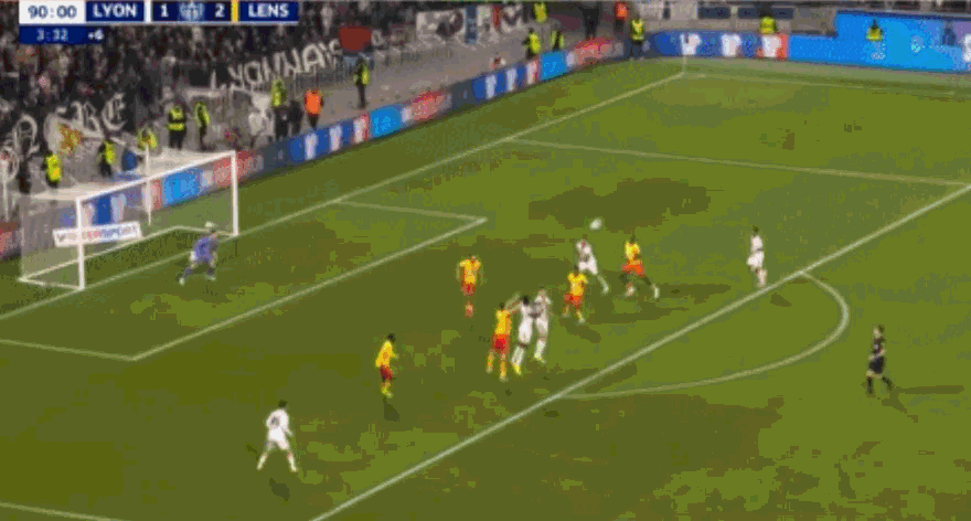 安贝尔吊射扳平比分，里昂2-2朗斯