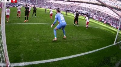 莱比锡球员禁区内手球