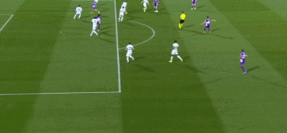 基恩破门但越位在先