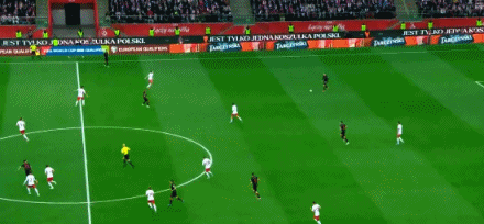 霍查单刀晃过门将打空门得手，波兰0-1阿尔巴尼亚