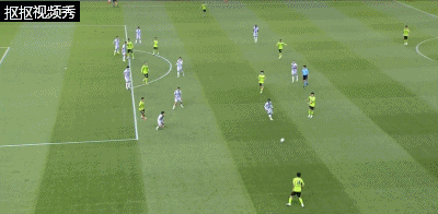 全北现代禁区内头球攻门被仁川联门将李太熙神勇扑出